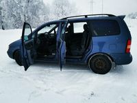 Begagnad Hyundai Trajet 136 HK (100 kW) 2000 Blå Minibuss