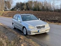 Begagnad Mercedes C320 Avantgarde 218 HK (160 kW) 2001 Silver Kombi
