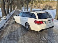 Begagnad Mercedes E63 AMG AMG 585 HK (430 kW) 2014 Designo cashmere white magno