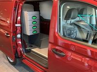 begagnad VW Caddy Maxi Cargo DSG TDI. Inredning 2023, Transportbil