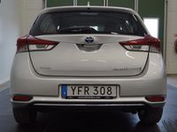 begagnad Toyota Auris Hybrid e-CVT 136hk Momsbil Svensksåld