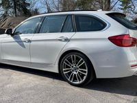 begagnad BMW 330 i xDrive Luxury | Drag | Nyserv |H&K | Pano |Eibach