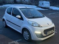 Begagnad Peugeot 107 68 HK (50 kW) 2013 Vit Halvkombi