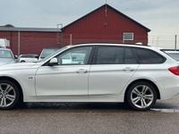 Begagnad BMW 318 Sport Line 143 HK (105 kW) 2014 Vit Kombi