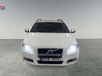 Begagnad Volvo V70 R-Design 163 HK (119 kW) 2011 Vit Kombi