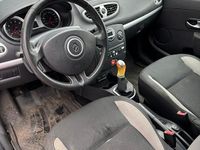 Begagnad Renault Clio R.S. 75 HK (55 kW) 2011 Halvkombi