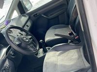 begagnad VW Caddy Skåpbil 1.6 TDI lättare defekt