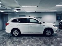 Begagnad Mitsubishi Outlander P-HEV 121 HK (88 kW) 2016 Vit SUV