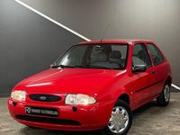 Begagnad Ford Fiesta 75 HK (55 kW) 1997 Röd Halvkombi