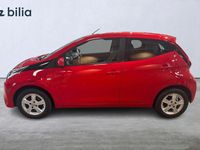 Begagnad Toyota Aygo Play 72 HK (52 kW) 2019 Röd Halvkombi