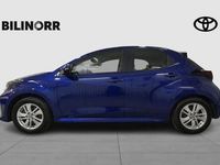 Begagnad Toyota Yaris Hybrid Active 117 HK (86 kW) 2022 Mörkblå (blå) Halvkombi