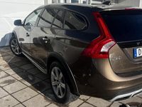 begagnad Volvo V60 CC D4 AWD Geartronic Summum Euro 6