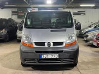 Begagnad Renault Trafic 120 HK (88 kW) 2005 Grå Minibuss