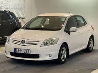 Begagnad Toyota Auris Plus 90 HK (66 kW) 2011 Vit Halvkombi