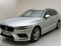 Begagnad Volvo V60 Momentum 197 HK (144 kW) 2022 Silver Kombi
