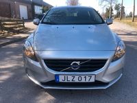 begagnad Volvo V40 D2 LÅGMILARE NYSERVAD SE HIT!!