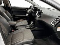 Begagnad Kia Ceed Advance 105 HK (77 kW) 2023 Vit Halvkombi