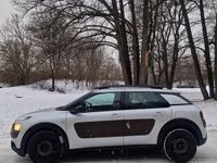 Begagnad Citroën C4 Cactus PureTech 82 HK (60 kW) 2014 Merallic vit med bruna detaljer Halvkombi