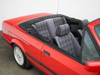 Begagnad BMW 320 Cabriolet Shadowline 129 HK (94 kW) 1991 Röd Cab