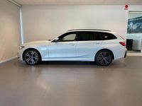 Begagnad BMW 330 Shadowline 184 HK (135 kW) 2025 Mineralvit Kombi