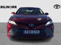 Begagnad Toyota Camry Hybrid Executive 220 HK (161 kW) 2019 Röd Sedan
