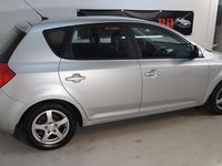 Begagnad Kia Ceed 116 HK (85 kW) 2007 Silver Halvkombi