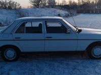 begagnad Mercedes 200 W123