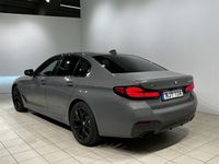 Begagnad BMW 545e M Sport 394 HK (289 kW) 2022 Grå/silver Sedan