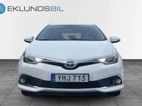 Begagnad Toyota Auris Hybrid Executive 136 HK (100 kW) 2016 Vit Halvkombi