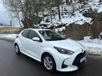 Begagnad Toyota Yaris Hybrid Active 92 HK (67 kW) 2021 Vit Halvkombi