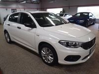 Begagnad Fiat Tipo 96 HK (70 kW) 2017 Vit Halvkombi