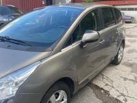 Begagnad Peugeot 5008 112 HK (82 kW) 2012 Grå Minibuss