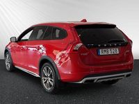Begagnad Volvo V60 CC Standard 192 HK (141 kW) 2018 Röd Kombi