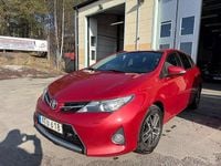 Begagnad Toyota Auris Edition 132 HK (97 kW) 2015 Röd Halvkombi