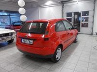 Begagnad Ford Fiesta 2006 Röd Halvkombi
