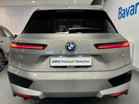 begagnad BMW iX 40 xDrive Sport Innovation H K Drag Driving Assistant 2023, SUV