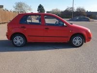 Begagnad Skoda Fabia 68 HK (50 kW) 2000 Röd Halvkombi