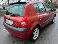 Begagnad Renault Clio II 75 HK (55 kW) 2004 Halvkombi