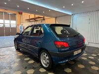 Begagnad Peugeot 306 Sport 121 HK (88 kW) 1996 Mörkblå Halvkombi