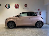 Begagnad Fiat 500e 86 kW (118 HK) 2022 Röd Halvkombi
