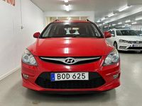 begagnad Hyundai i30 cw 1.6 CRDi/Ny Bes/Drag/14600 Mil