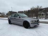 Begagnad BMW 318 143 HK (105 kW) 2004 Sedan