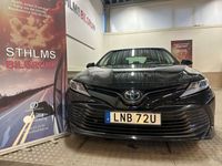 begagnad Toyota Camry Hybrid CVT Skinnklädsel Vinterdäck Motorvärmare