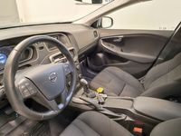 begagnad Volvo V40 D2 Momentum Automat 2017, Kombi