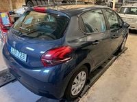Begagnad Peugeot 208 82 HK (60 kW) 2017 Mörkgrå Halvkombi