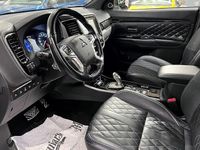 begagnad Mitsubishi Outlander P-HEV Kuro Edition MY20 4WD - Drag