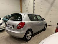 Begagnad Skoda Fabia 75 HK (55 kW) 2014 Silver Halvkombi