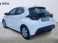 Begagnad Toyota Yaris Hybrid Active 92 HK (67 kW) 2023 Vit Halvkombi