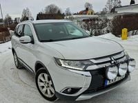 Begagnad Mitsubishi Outlander 150 HK (110 kW) 2017 White pearl SUV