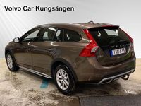 Begagnad Volvo V60 CC Momentum 192 HK (141 kW) 2015 Brun Kombi